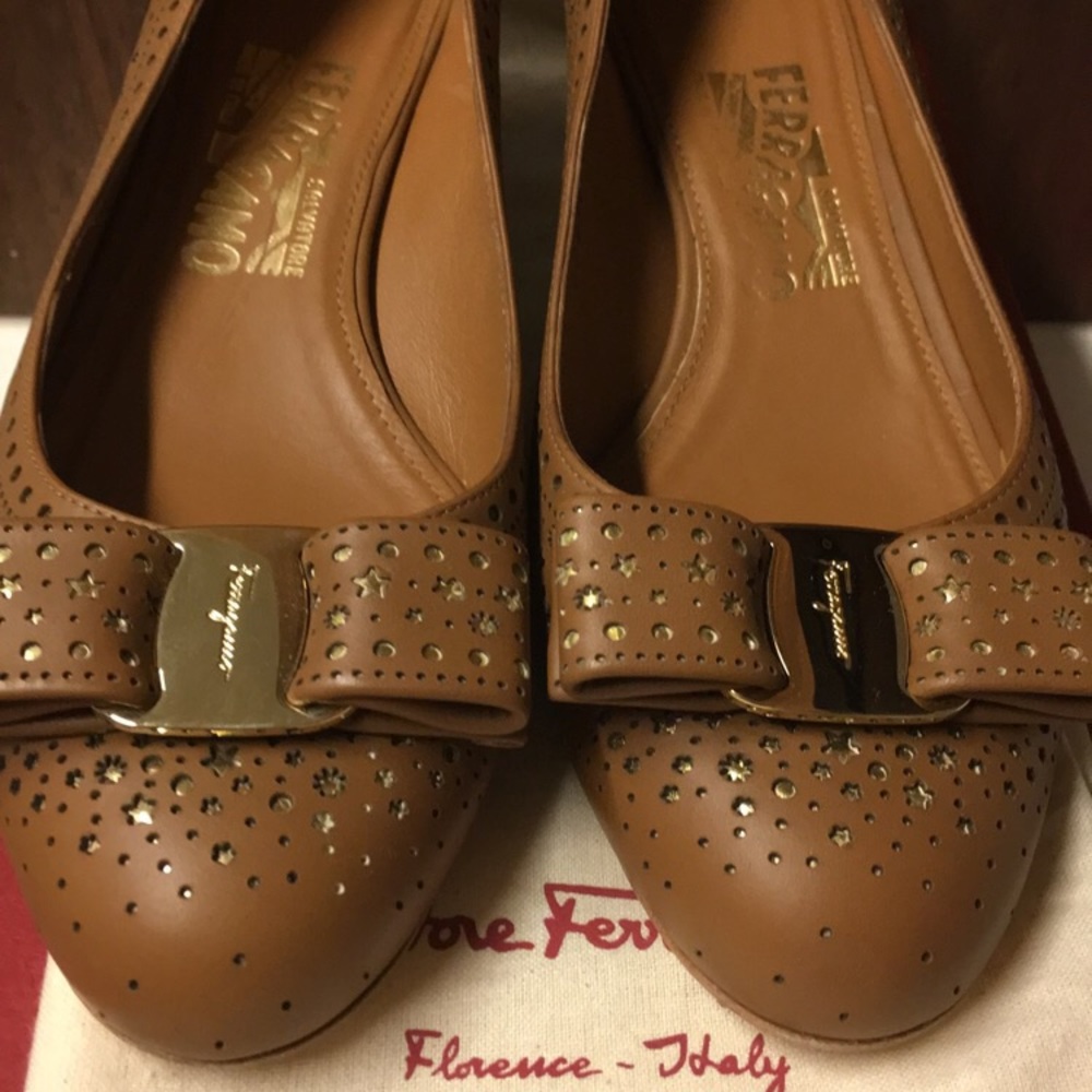 Ferragamo Vara Pumps